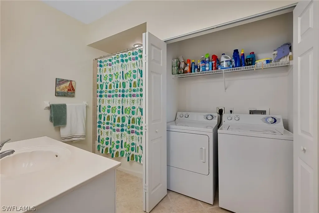 3993 Bishopwood Court E Naples FL 34114