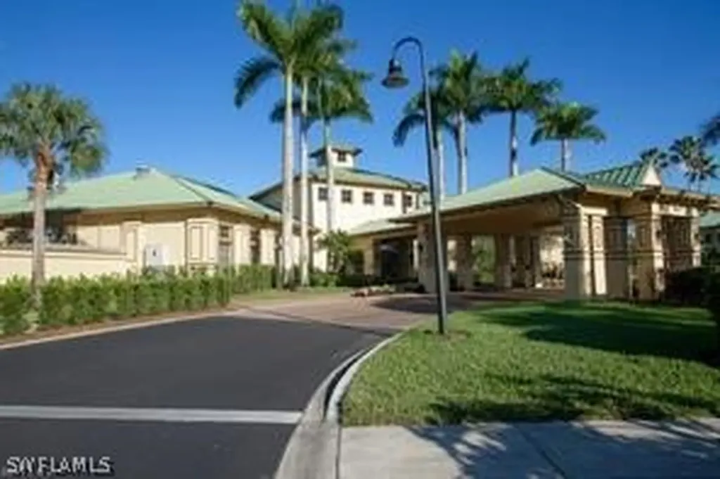 3993 Bishopwood Court E Naples FL 34114