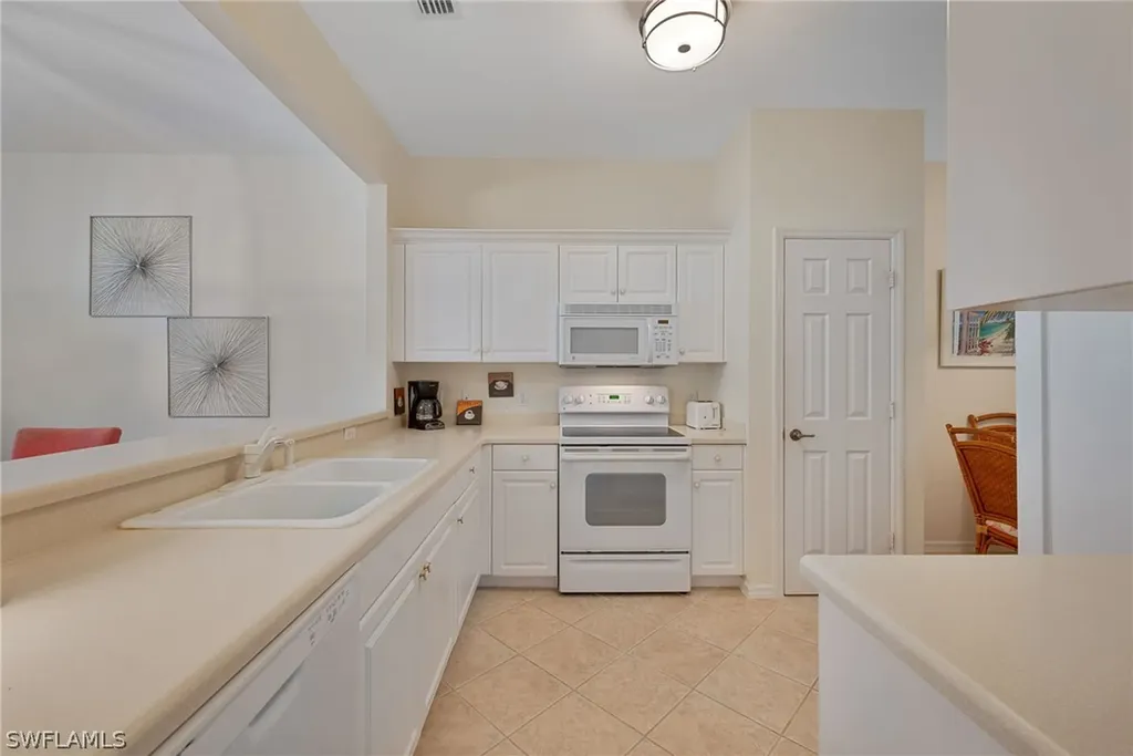 3993 Bishopwood Court E Naples FL 34114