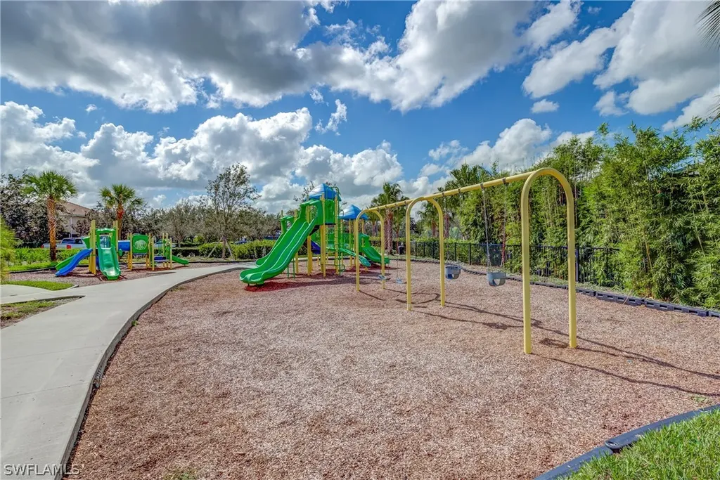 2827 Blossom Way Naples FL 34120