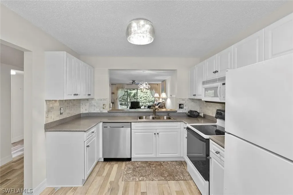 605 Squire Circle Naples FL 34104