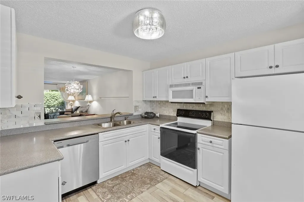 605 Squire Circle Naples FL 34104