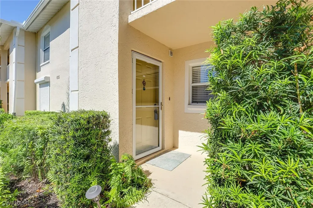 605 Squire Circle Naples FL 34104