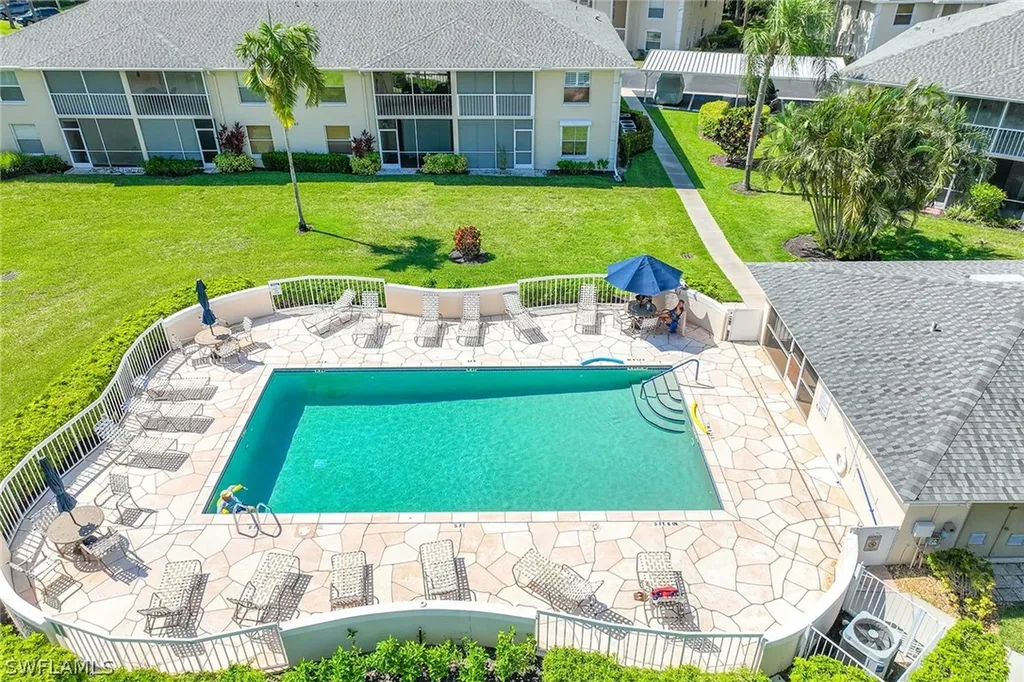 605 Squire Circle Naples FL 34104