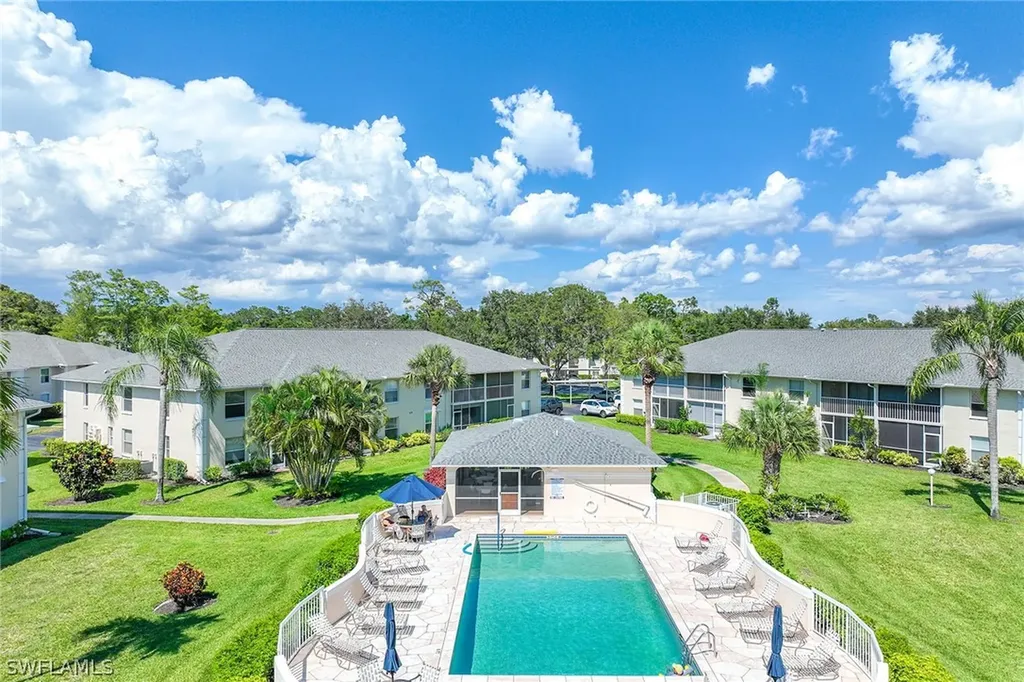 605 Squire Circle Naples FL 34104