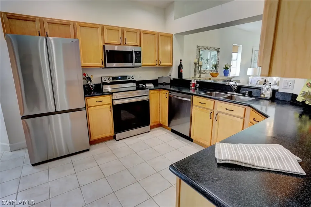 486 Edgemere Way E Naples FL 34105