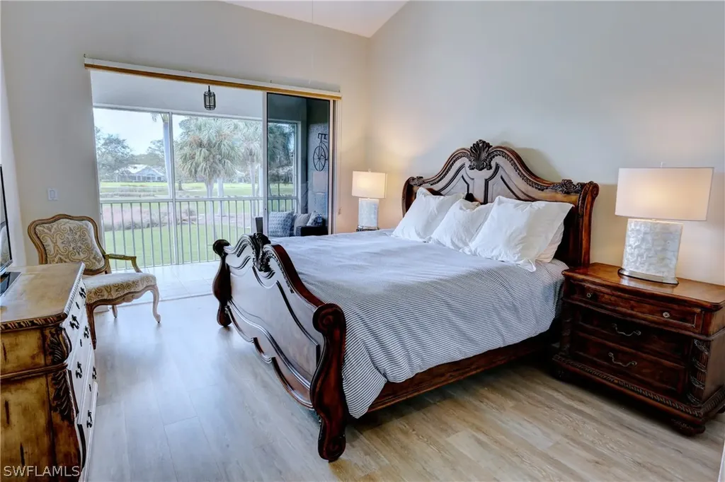 486 Edgemere Way E Naples FL 34105