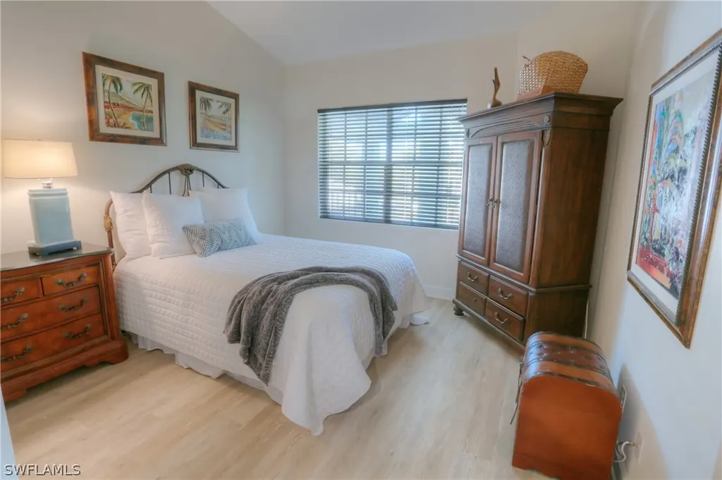 486 Edgemere Way E Naples FL 34105