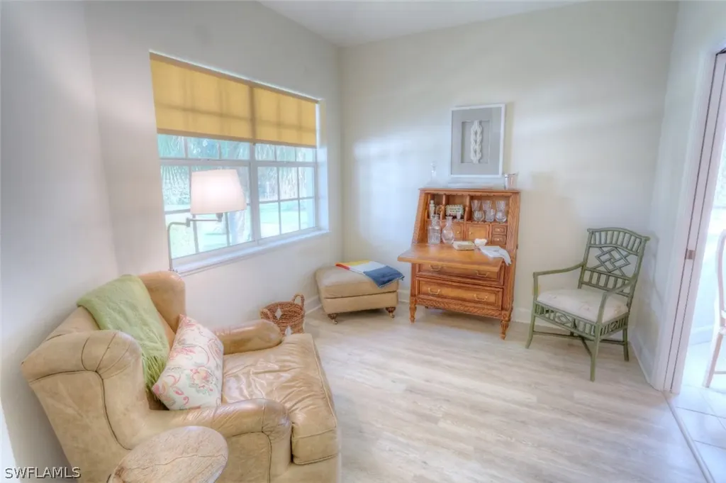 486 Edgemere Way E Naples FL 34105