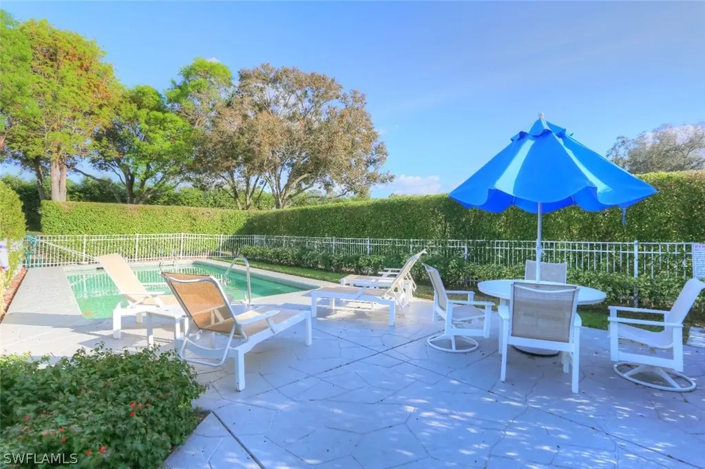 486 Edgemere Way E Naples FL 34105