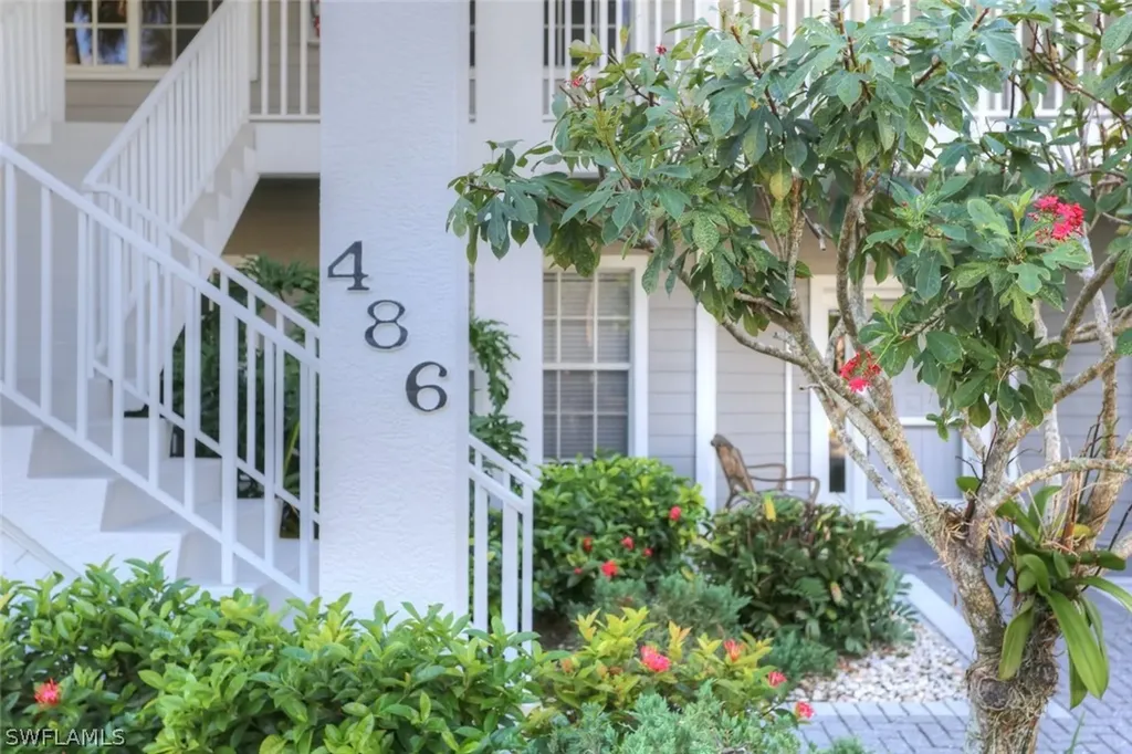486 Edgemere Way E Naples FL 34105