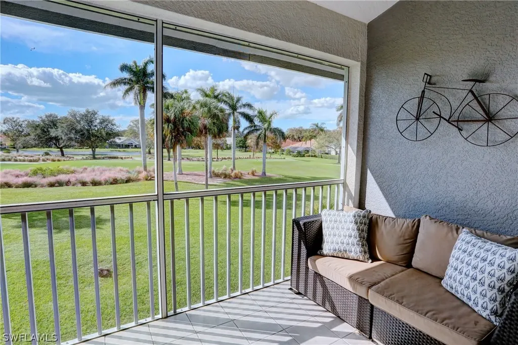 486 Edgemere Way E Naples FL 34105