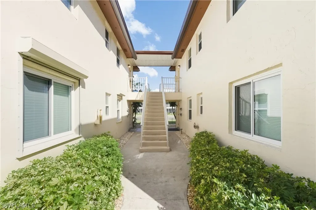 1155 Sandpiper Street Naples FL 34102