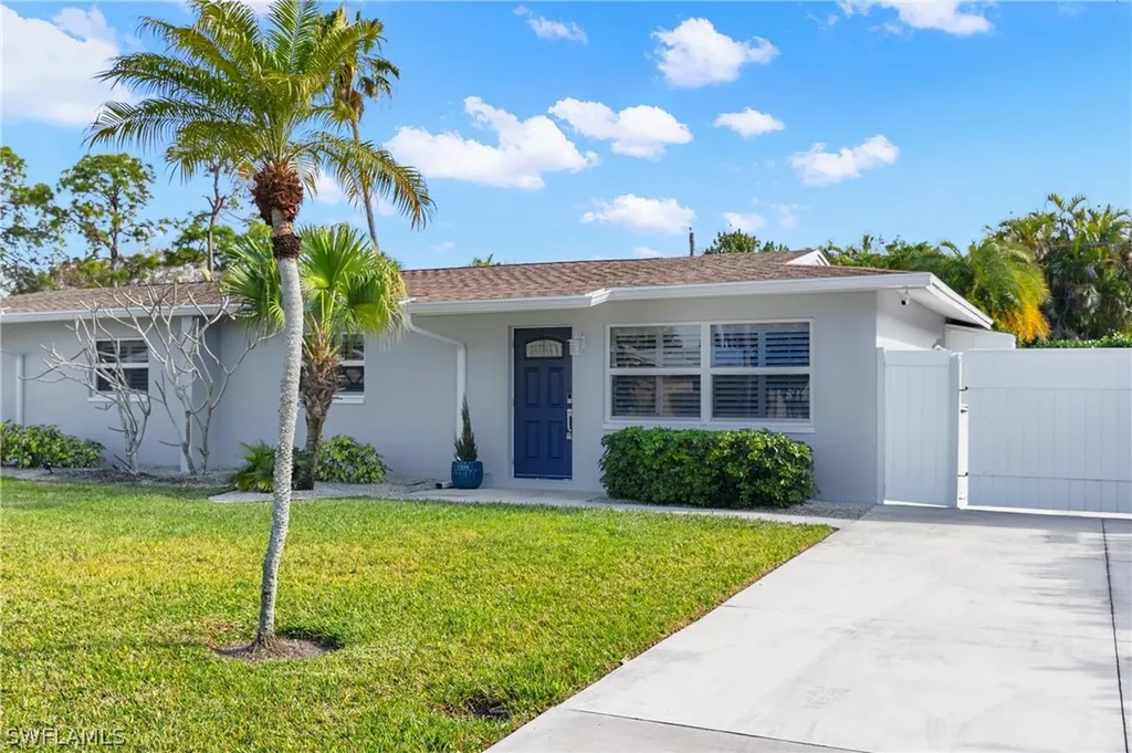 732 108th Avenue N Naples FL 34108