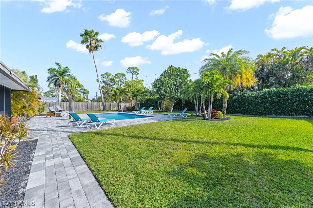 732 108th Avenue N Naples FL 34108