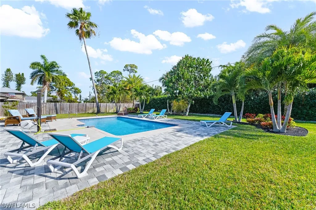 732 108th Avenue N Naples FL 34108