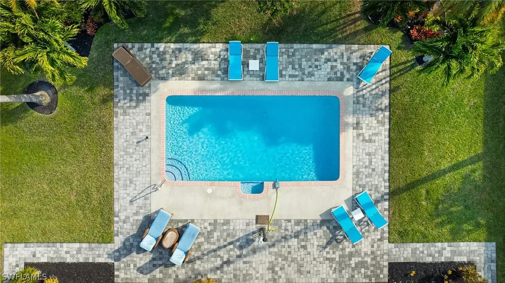 732 108th Avenue N Naples FL 34108