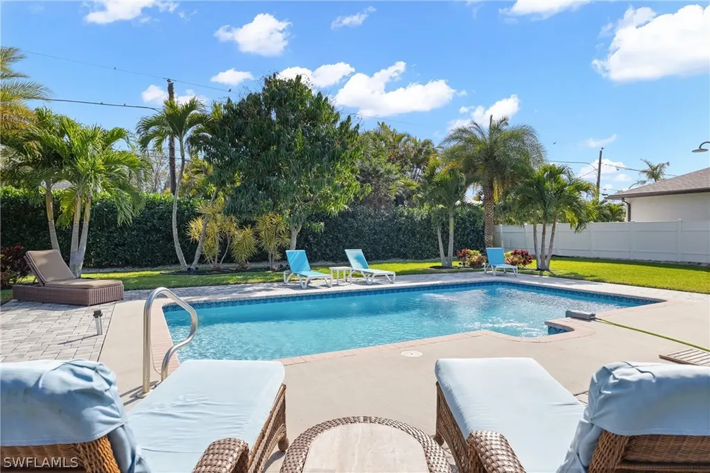 732 108th Avenue N Naples FL 34108