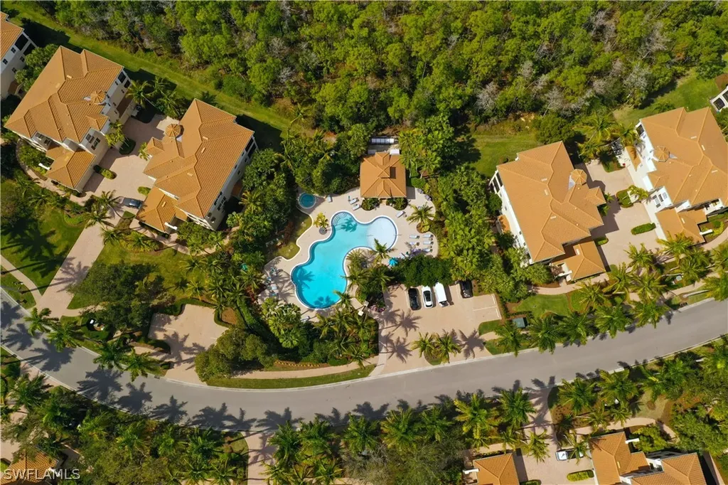 2858 Tiburon Boulevard E Naples FL 34109