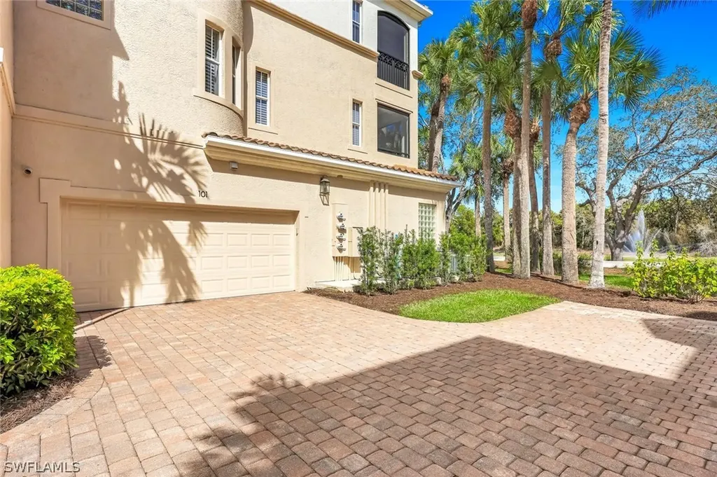 2858 Tiburon Boulevard E Naples FL 34109