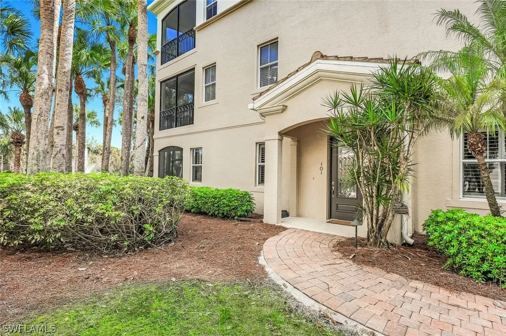 2858 Tiburon Boulevard E Naples FL 34109