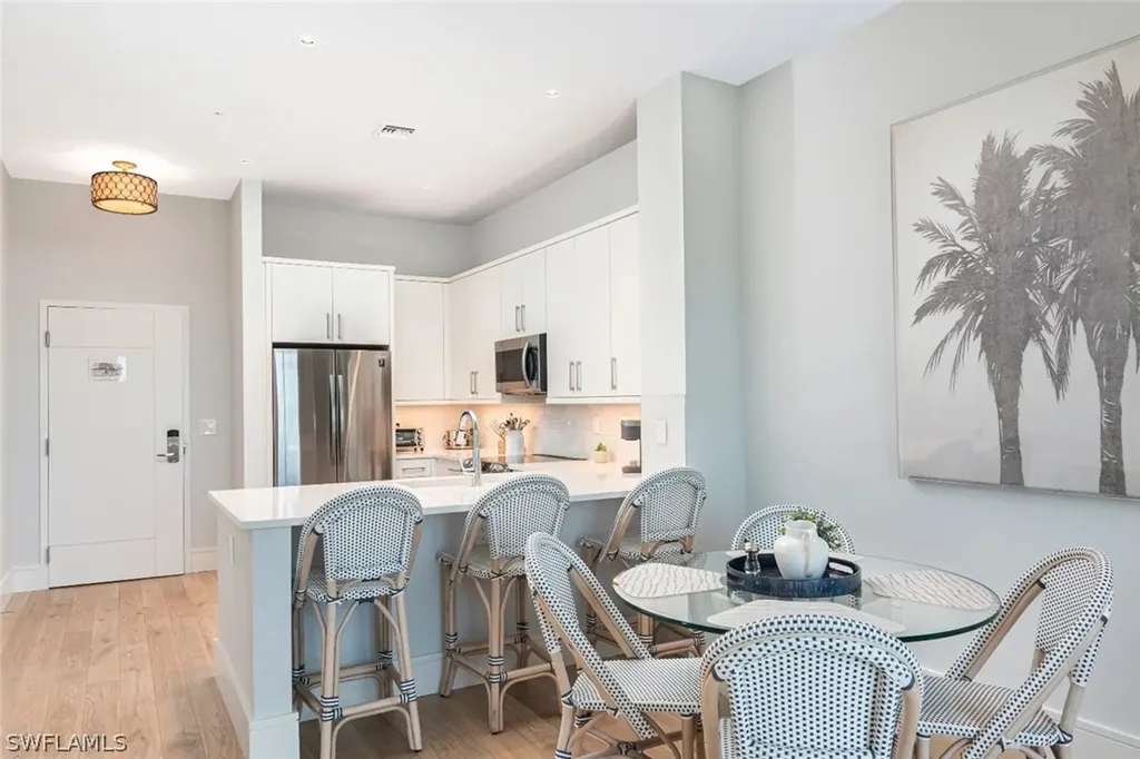 101 8th Street S Naples FL 34102