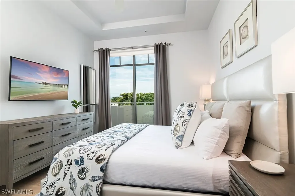 101 8th Street S Naples FL 34102