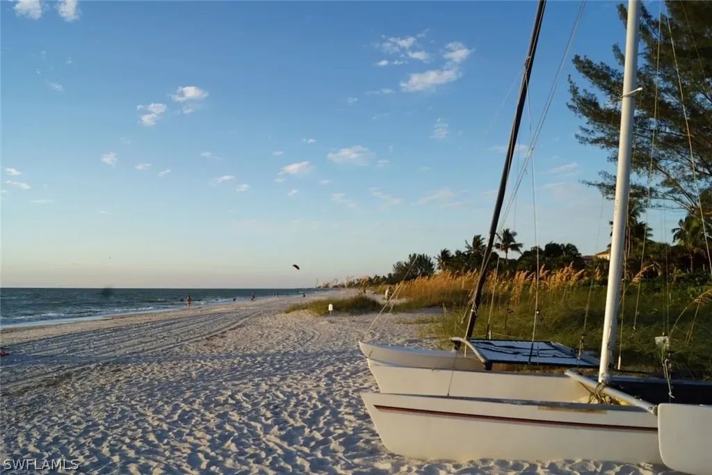 101 8th Street S Naples FL 34102