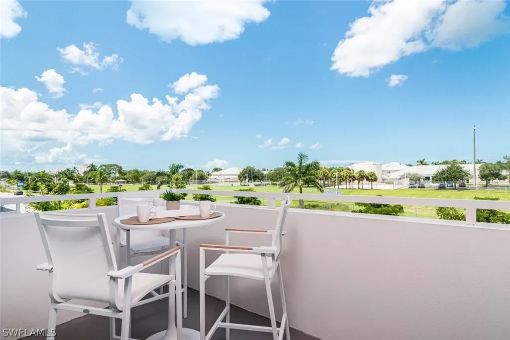 101 8th Street S Naples FL 34102