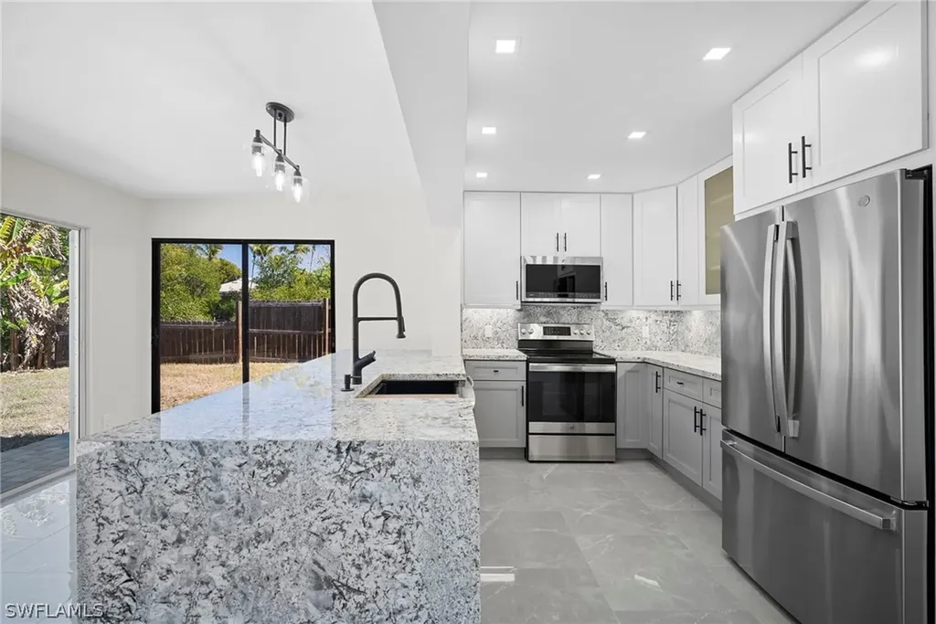 47 River Court Naples FL 34110