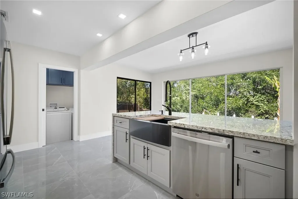 47 River Court Naples FL 34110