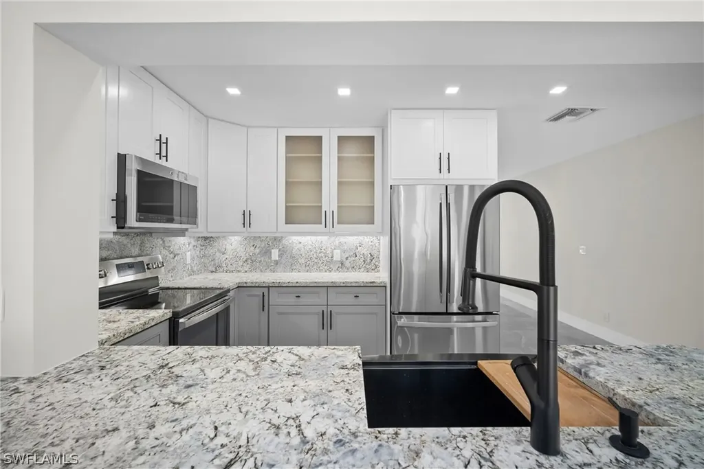 47 River Court Naples FL 34110
