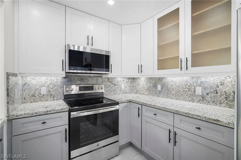 47 River Court Naples FL 34110
