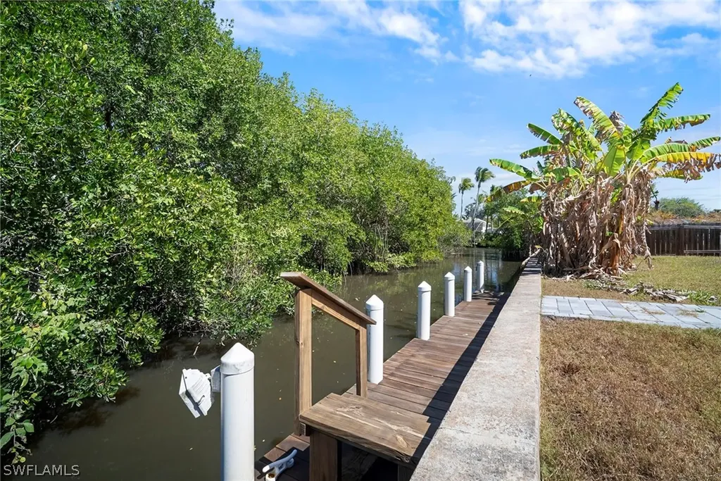 47 River Court Naples FL 34110