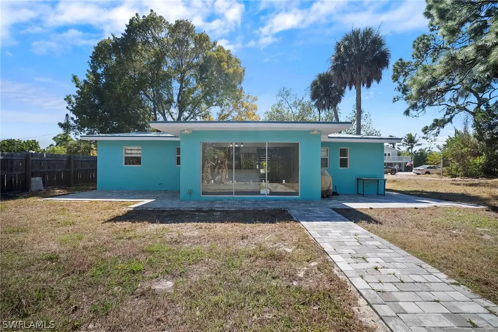 47 River Court Naples FL 34110