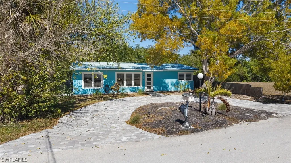 47 River Court Naples FL 34110