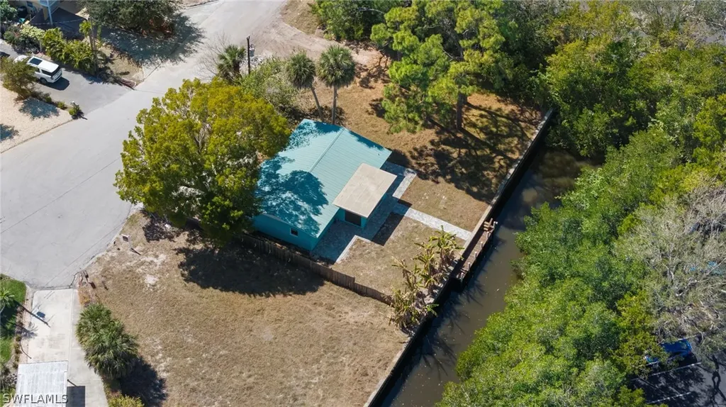 47 River Court Naples FL 34110