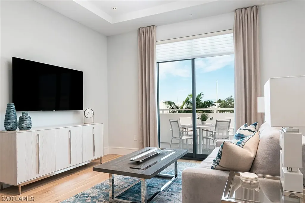 Naples FL, 101 8TH Street S, Unit 202