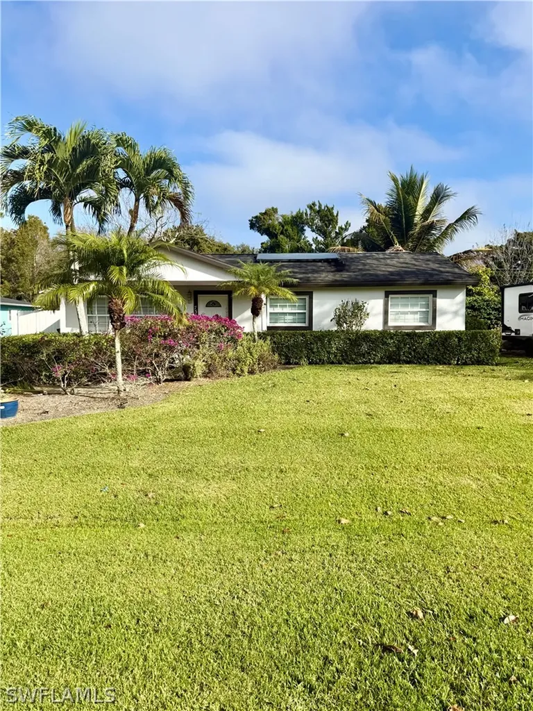 733 Pine Cone Lane Naples FL 34104