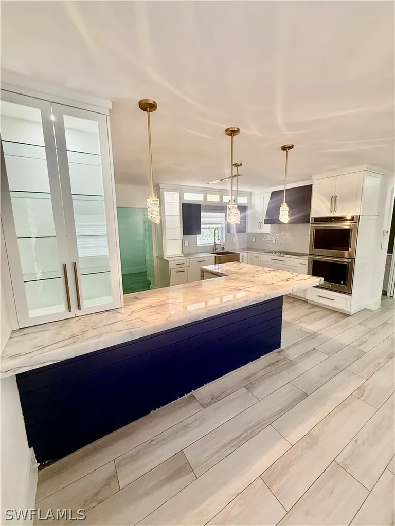 733 Pine Cone Lane Naples FL 34104