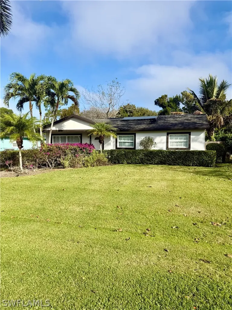 733 Pine Cone Lane Naples FL 34104