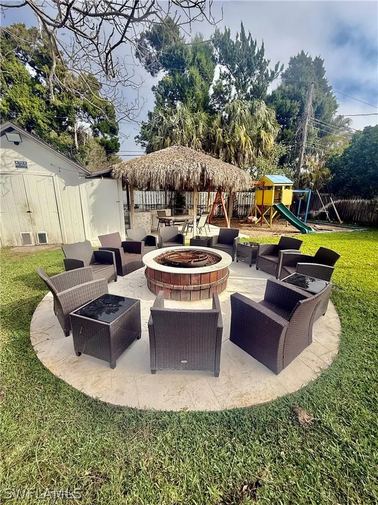733 Pine Cone Lane Naples FL 34104