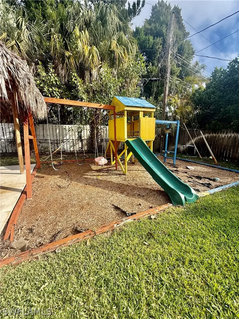 733 Pine Cone Lane Naples FL 34104