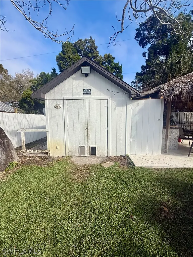 733 Pine Cone Lane Naples FL 34104