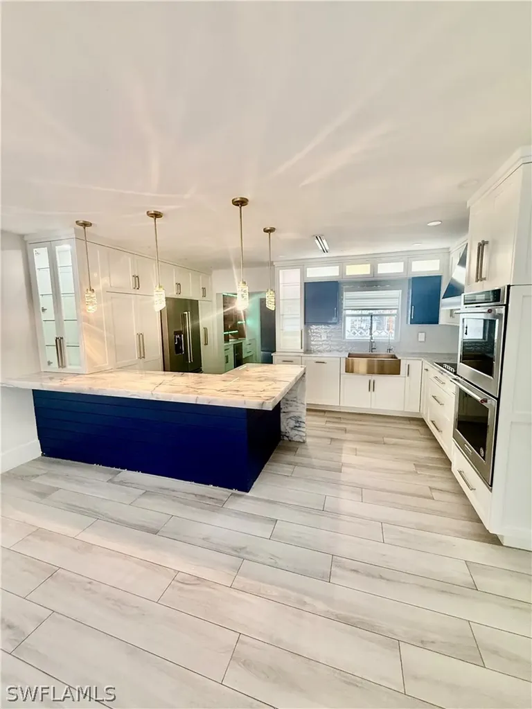 733 Pine Cone Lane Naples FL 34104