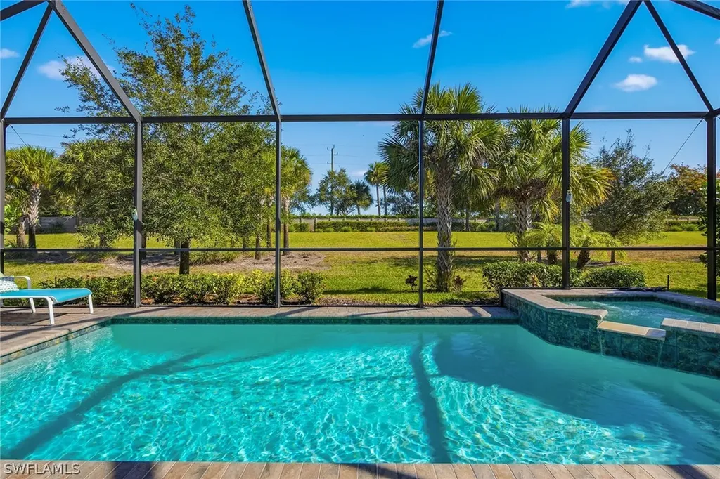 2730 Aviamar Circle Naples FL 34114