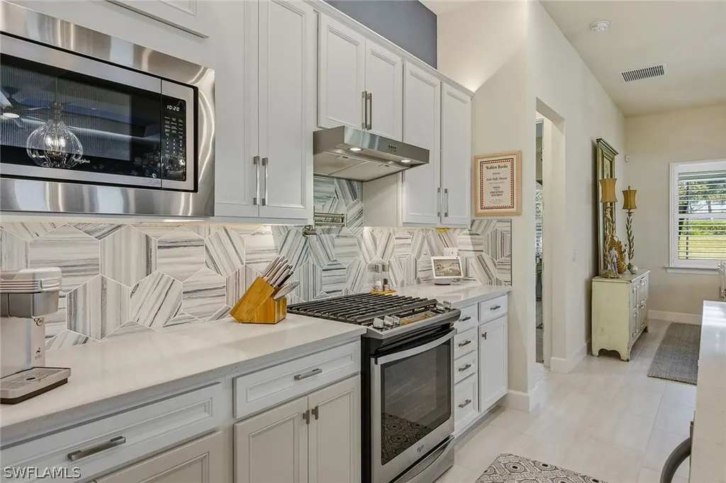 2730 Aviamar Circle Naples FL 34114