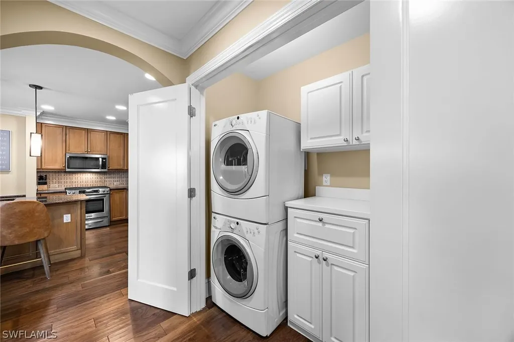 9123 Strada Place Naples FL 34108