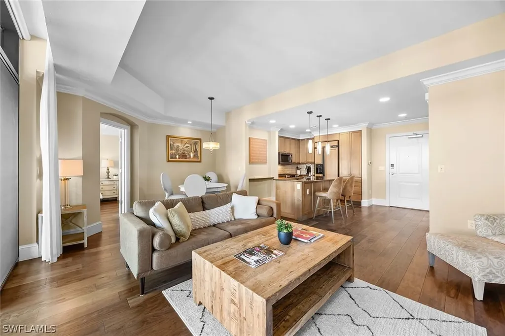 9123 Strada Place Naples FL 34108