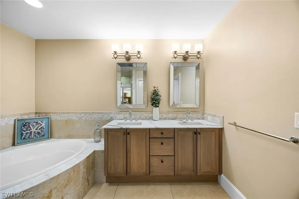 9123 Strada Place Naples FL 34108